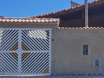 Casa de 126m� com 2 quartos, su�te a 800 metros da praia.