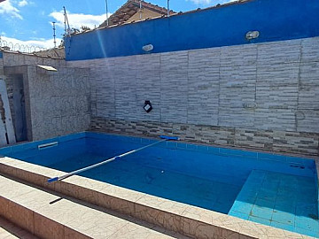 Casa completa com ar, piscina e garagem para loca��o